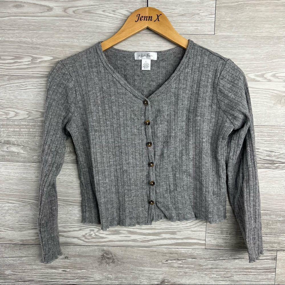 White Fawn Gray Long Sleeve Button Up Cropped Blouse Size Large